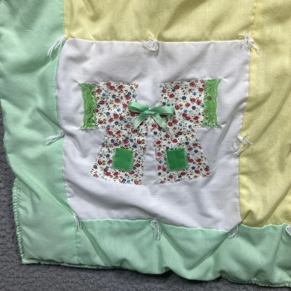 Handmade Vintage Baby Lap‎ Quilt Green Yellow 3D Applique Patchwork Blanket FLAW